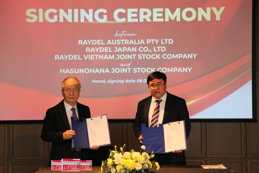 Ông Lee đã ký biên bản ghi nhớ hợp tác phân phối thuốc Policosanol tại thị trường Việt Nam với ông Nguyễn Văn Giáp, Tổng giám đốc Công ty cổ phần HASUNOHANA