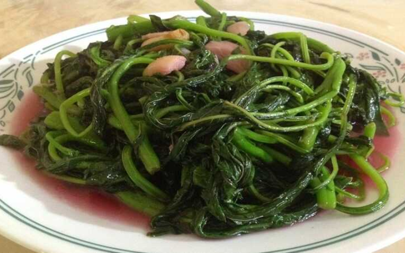 Rau xanh đóng vai trò quan trọng trong việc kiểm soát mỡ máu