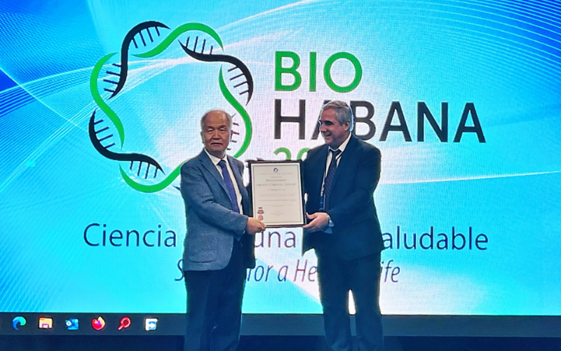 CEO Raydel được vinh danh bằng Huân chương Carlos Finlay