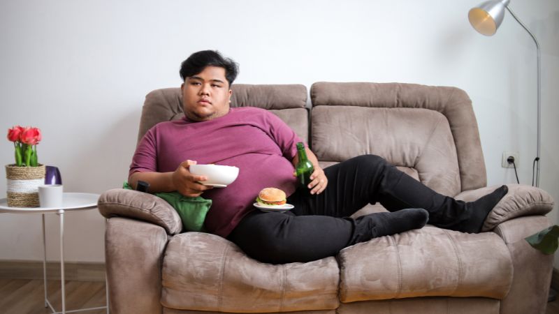 Lối sống và chế độ ăn uống không hợp lý là nguyên nhân khiến Triglyceride tăng cao