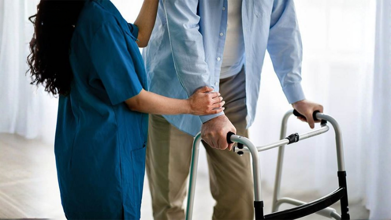 Liệt nửa người hoặc một phần cơ thể là di chứng sau đột quỵ thường gặp