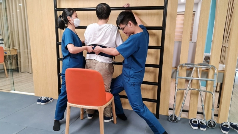 Vật lý trị liệu là phương pháp phục hồi chức năng sau đột quỵ cần thực hiện