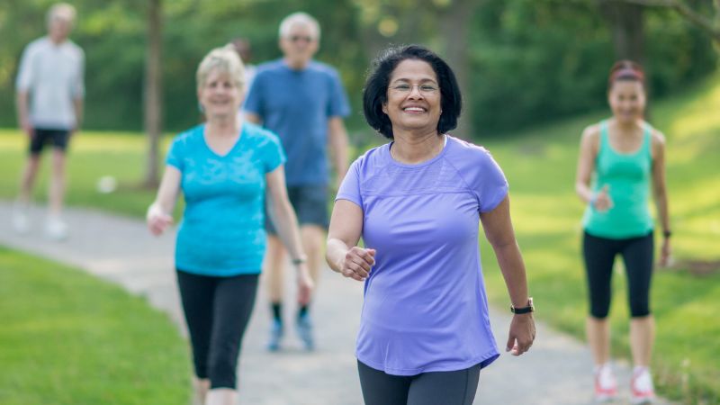 Bài tập đi bộ tại chỗ kết hợp vung tay