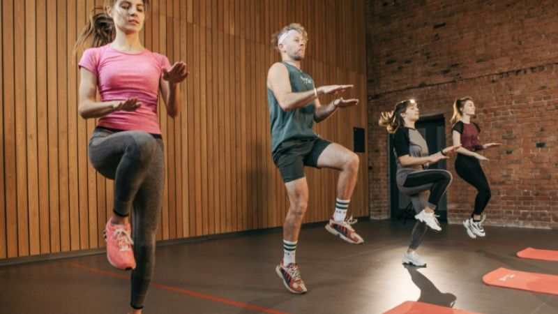 Bài tập chạy nâng cao đùi tại chỗ