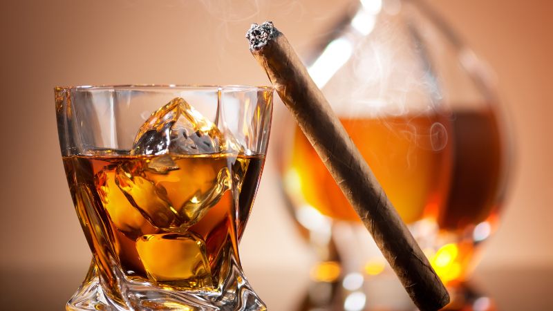 Tránh xa thuốc lá và hạn chế rượu bia