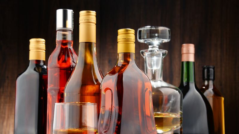 Lạm dụng rượu bia và chất kích thích dễ dẫn đến đột quỵ