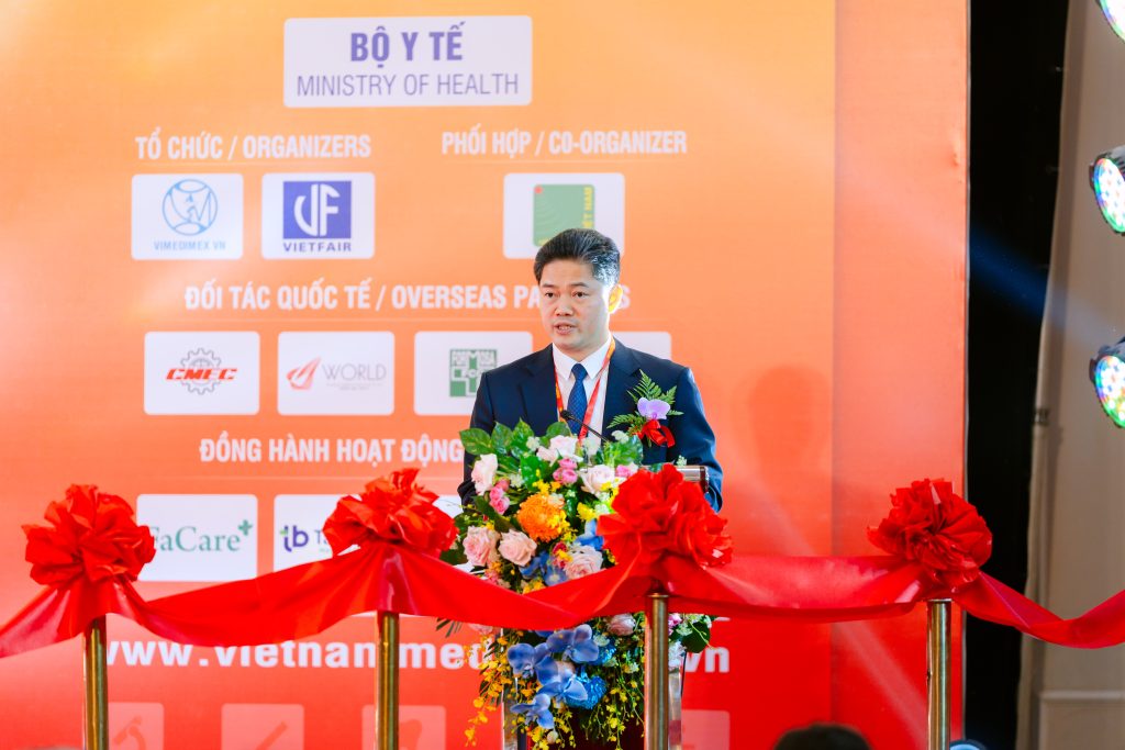 Thứ trưởng thường trực Bộ Y tế phát biểu tại Lễ khai mạc VIETNAM MEDI-PHARM 2026